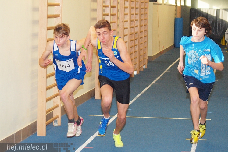 Hala lekkoatletyczna w Mielcu co sobotę przyciąga zawodników z regionu