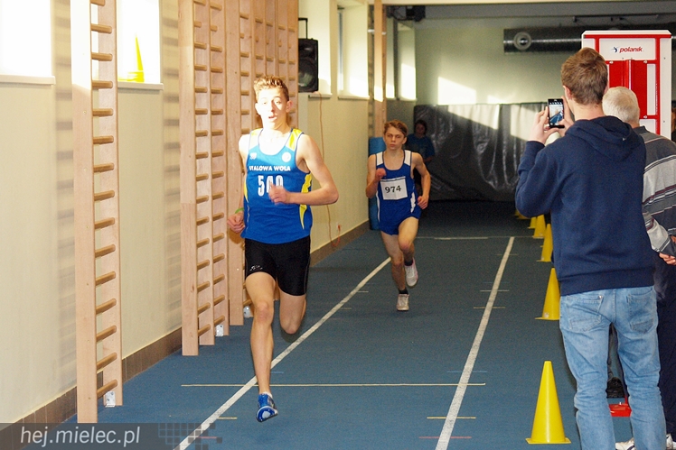 Hala lekkoatletyczna w Mielcu co sobotę przyciąga zawodników z regionu