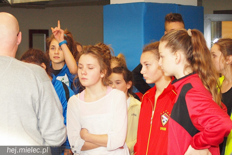 Hala lekkoatletyczna w Mielcu co sobotę przyciąga zawodników z regionu