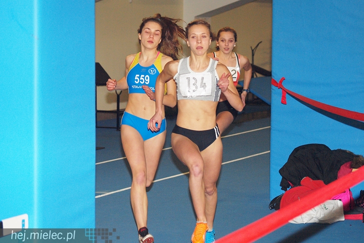 Hala lekkoatletyczna w Mielcu co sobotę przyciąga zawodników z regionu