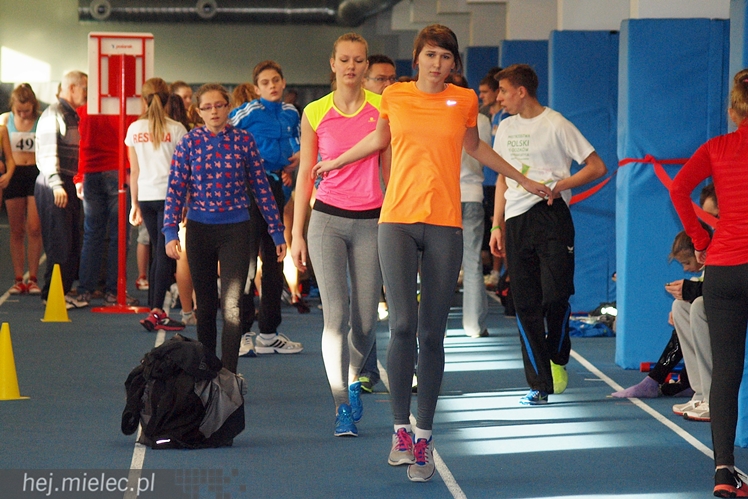 Hala lekkoatletyczna w Mielcu co sobotę przyciąga zawodników z regionu
