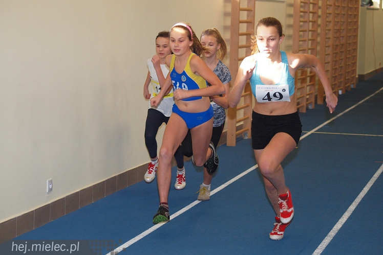 Hala lekkoatletyczna w Mielcu co sobotę przyciąga zawodników z regionu