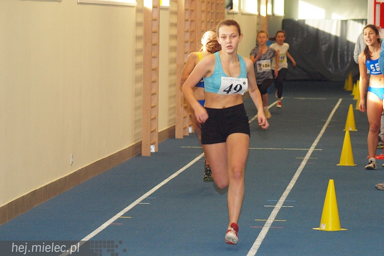 Hala lekkoatletyczna w Mielcu co sobotę przyciąga zawodników z regionu