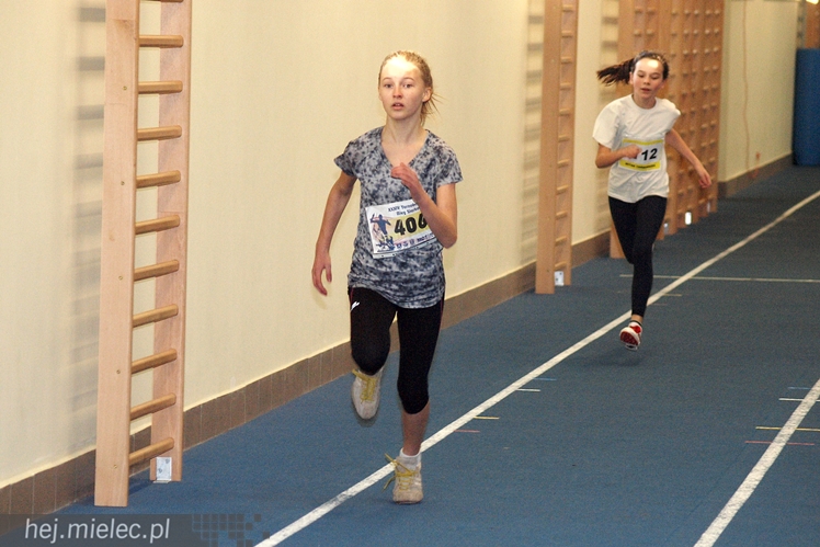 Hala lekkoatletyczna w Mielcu co sobotę przyciąga zawodników z regionu