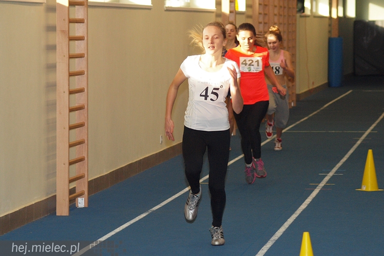 Hala lekkoatletyczna w Mielcu co sobotę przyciąga zawodników z regionu