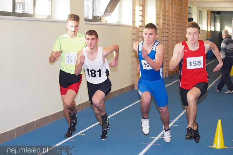 Hala lekkoatletyczna w Mielcu co sobotę przyciąga zawodników z regionu