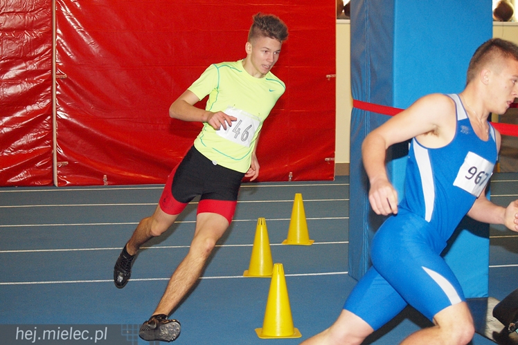 Hala lekkoatletyczna w Mielcu co sobotę przyciąga zawodników z regionu