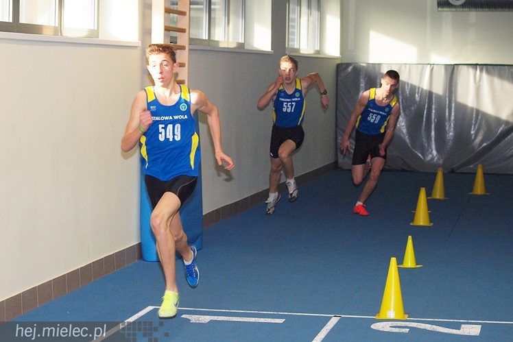 Hala lekkoatletyczna w Mielcu co sobotę przyciąga zawodników z regionu