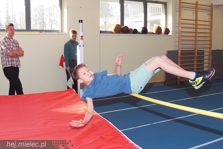 Hala lekkoatletyczna w Mielcu co sobotę przyciąga zawodników z regionu