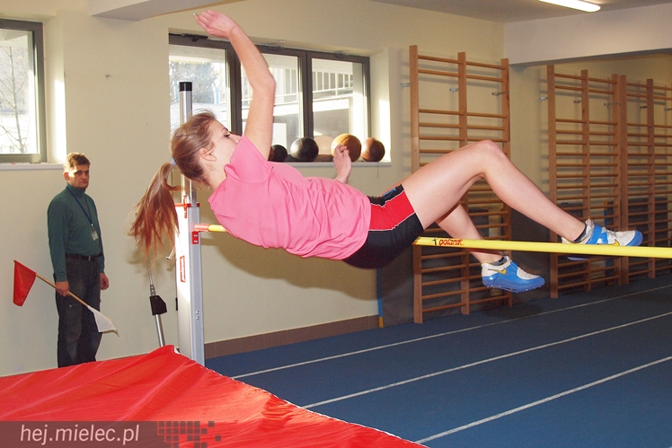 Hala lekkoatletyczna w Mielcu co sobotę przyciąga zawodników z regionu