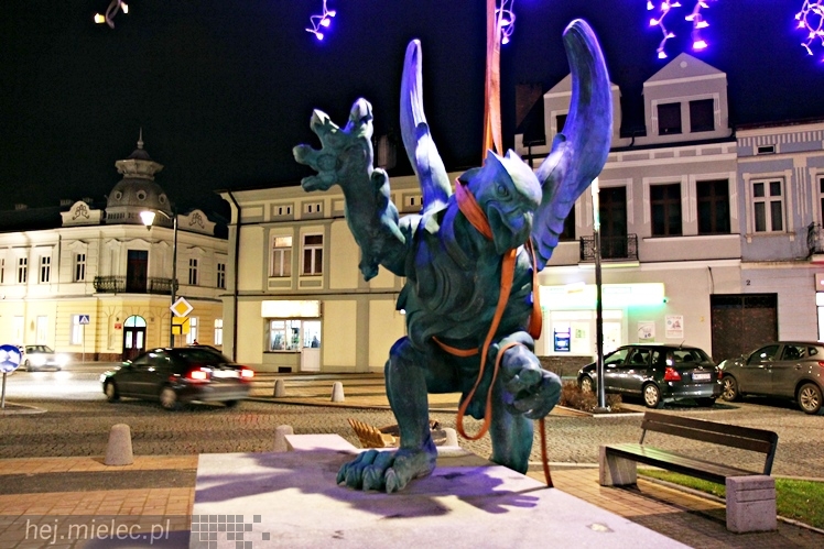 Gryf stanął na mieleckim Rynku. Zobacz zdjęcia z montażu