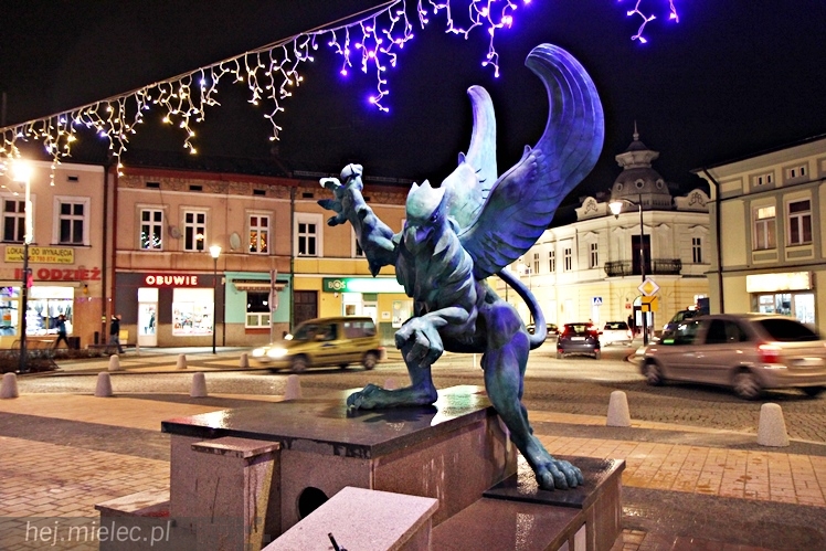 Gryf stanął na mieleckim Rynku. Zobacz zdjęcia z montażu