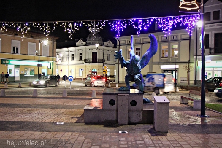 Gryf stanął na mieleckim Rynku. Zobacz zdjęcia z montażu