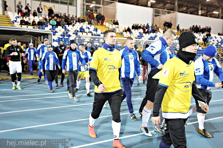 Mecz Wigilijny 2014 na Stadionie Miejskim: Piłkarze - Kibice 6:5