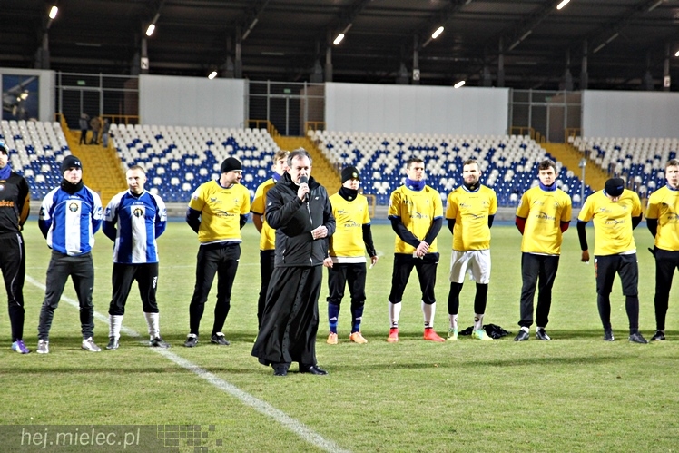 Mecz Wigilijny 2014 na Stadionie Miejskim: Piłkarze - Kibice 6:5