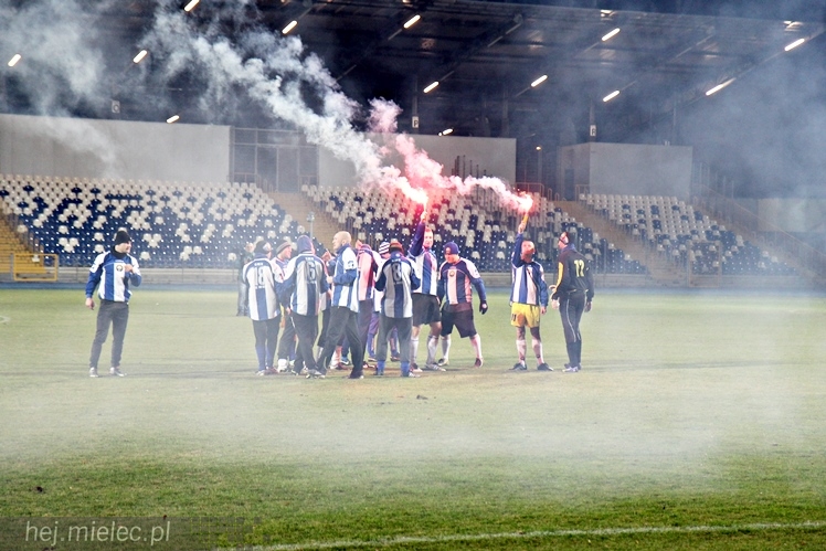 Mecz Wigilijny 2014 na Stadionie Miejskim: Piłkarze - Kibice 6:5