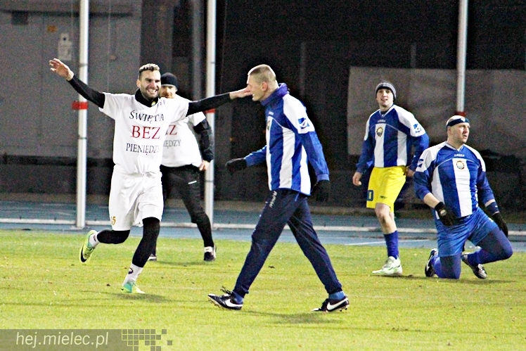 Mecz Wigilijny 2014 na Stadionie Miejskim: Piłkarze - Kibice 6:5