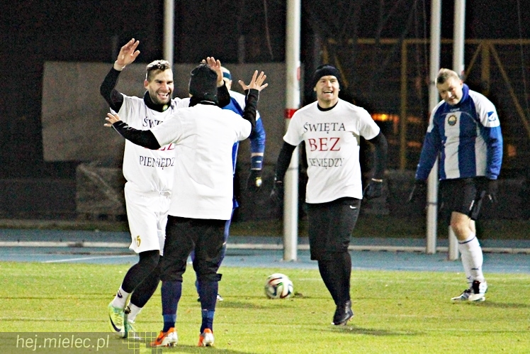 Mecz Wigilijny 2014 na Stadionie Miejskim: Piłkarze - Kibice 6:5