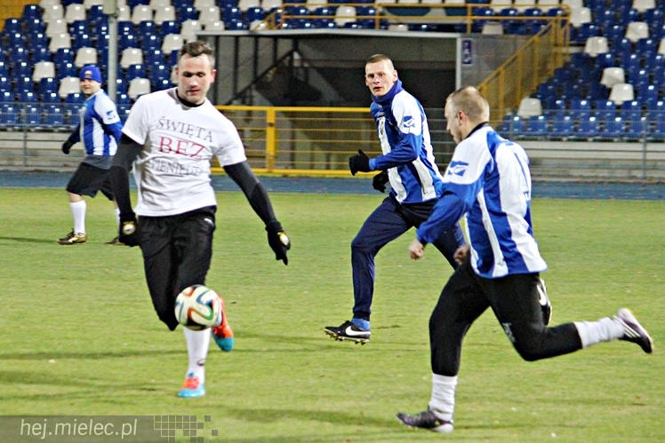 Mecz Wigilijny 2014 na Stadionie Miejskim: Piłkarze - Kibice 6:5