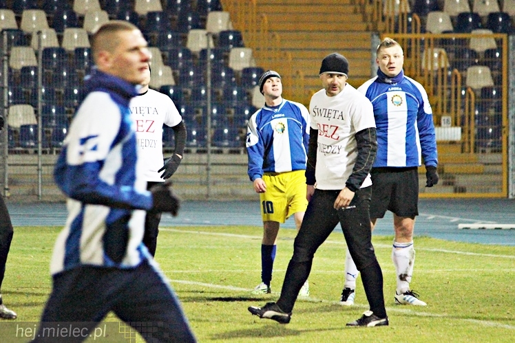 Mecz Wigilijny 2014 na Stadionie Miejskim: Piłkarze - Kibice 6:5