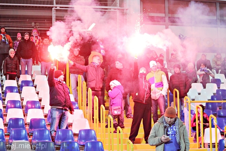 Mecz Wigilijny 2014 na Stadionie Miejskim: Piłkarze - Kibice 6:5