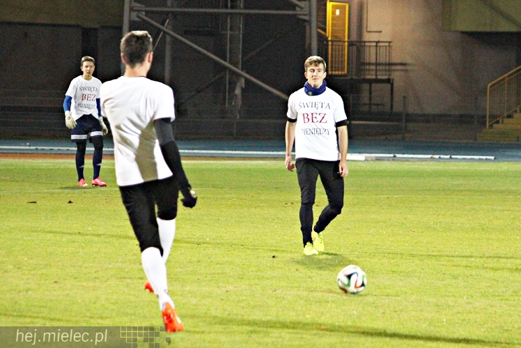 Mecz Wigilijny 2014 na Stadionie Miejskim: Piłkarze - Kibice 6:5