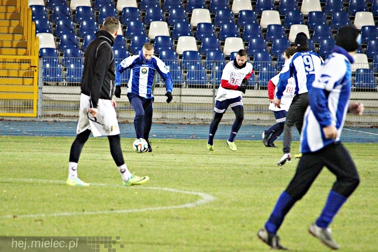 Mecz Wigilijny 2014 na Stadionie Miejskim: Piłkarze - Kibice 6:5