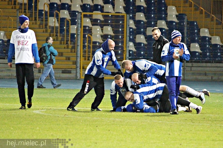 Mecz Wigilijny 2014 na Stadionie Miejskim: Piłkarze - Kibice 6:5