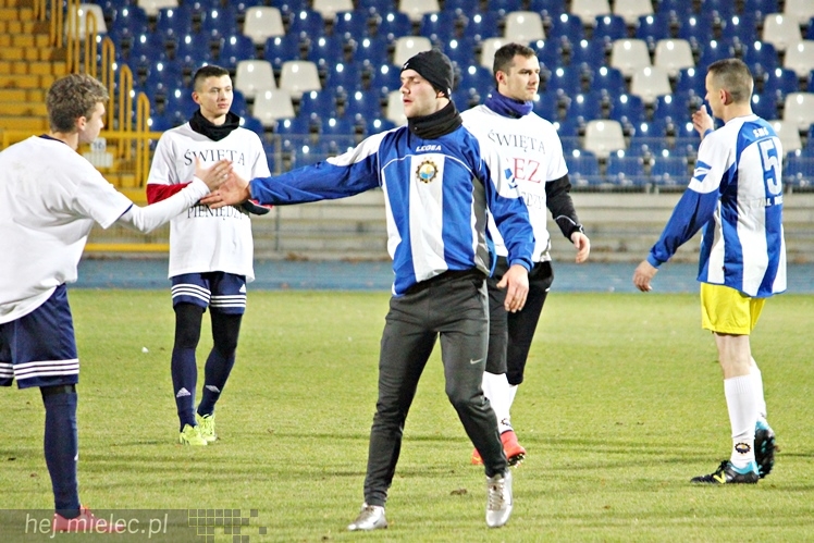 Mecz Wigilijny 2014 na Stadionie Miejskim: Piłkarze - Kibice 6:5