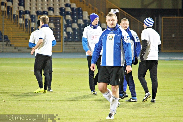 Mecz Wigilijny 2014 na Stadionie Miejskim: Piłkarze - Kibice 6:5