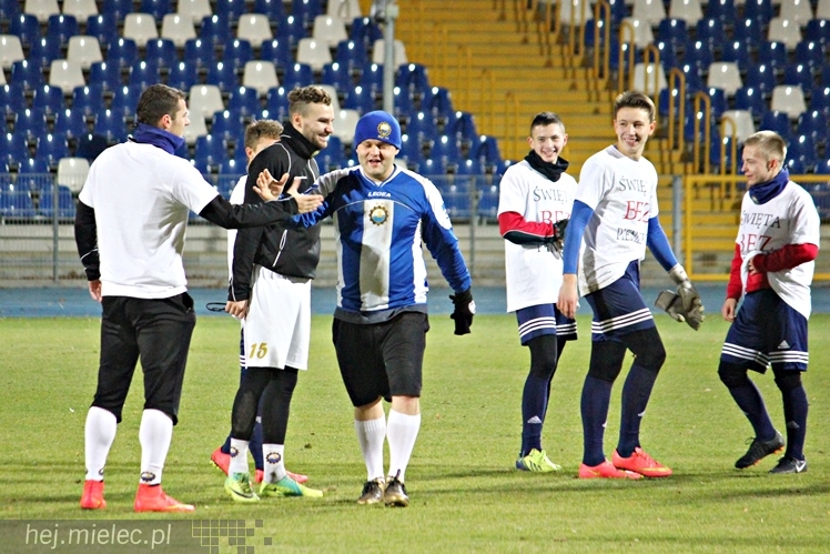 Mecz Wigilijny 2014 na Stadionie Miejskim: Piłkarze - Kibice 6:5