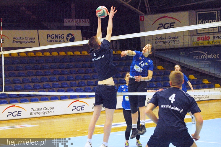 Siatkarze kontra siatkarki