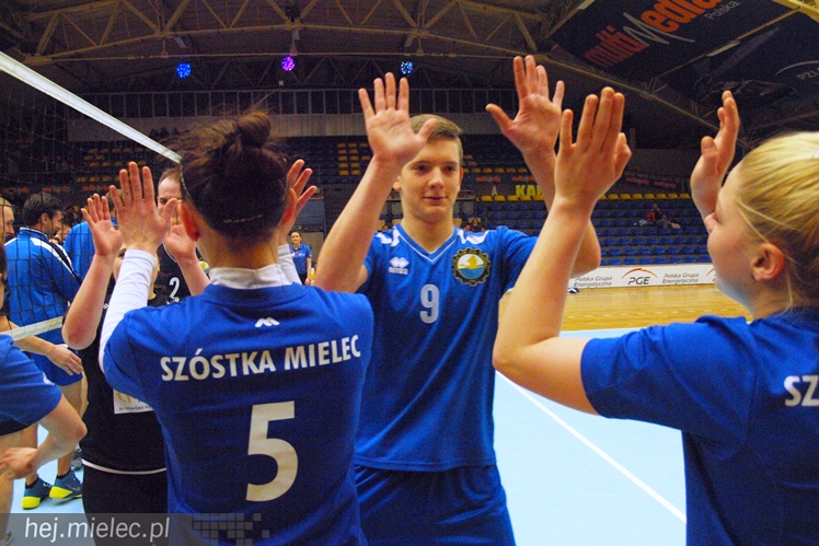 Siatkarze kontra siatkarki