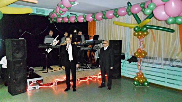 Tradycja sylwestrów ?Nowego Życia? kontynuowana. Kilkadziesiąt osób przywitało Nowy Rok 2015