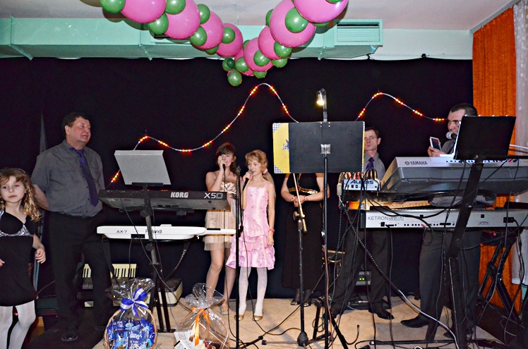 Tradycja sylwestrów ?Nowego Życia? kontynuowana. Kilkadziesiąt osób przywitało Nowy Rok 2015