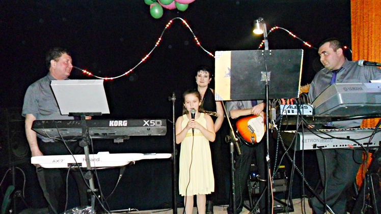 Tradycja sylwestrów ?Nowego Życia? kontynuowana. Kilkadziesiąt osób przywitało Nowy Rok 2015