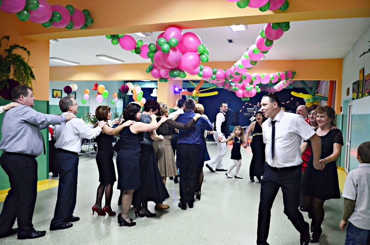 Tradycja sylwestrów ?Nowego Życia? kontynuowana. Kilkadziesiąt osób przywitało Nowy Rok 2015