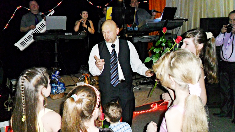 Tradycja sylwestrów ?Nowego Życia? kontynuowana. Kilkadziesiąt osób przywitało Nowy Rok 2015