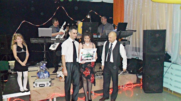 Tradycja sylwestrów ?Nowego Życia? kontynuowana. Kilkadziesiąt osób przywitało Nowy Rok 2015