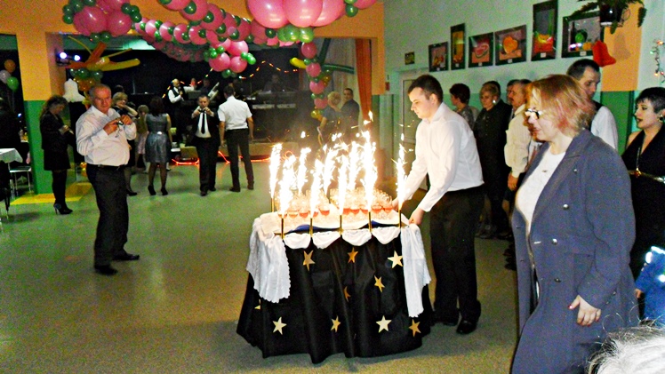 Tradycja sylwestrów ?Nowego Życia? kontynuowana. Kilkadziesiąt osób przywitało Nowy Rok 2015