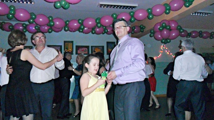 Tradycja sylwestrów ?Nowego Życia? kontynuowana. Kilkadziesiąt osób przywitało Nowy Rok 2015