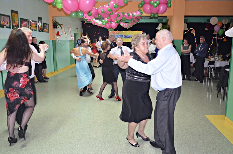 Tradycja sylwestrów ?Nowego Życia? kontynuowana. Kilkadziesiąt osób przywitało Nowy Rok 2015