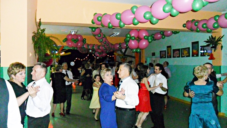 Tradycja sylwestrów ?Nowego Życia? kontynuowana. Kilkadziesiąt osób przywitało Nowy Rok 2015