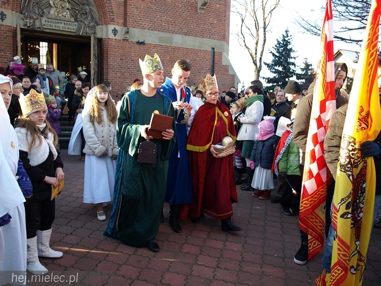 Największe jasełka uliczne: Orszak Trzech Króli w Chorzelowie
