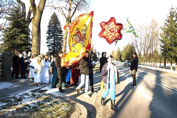 Największe jasełka uliczne: Orszak Trzech Króli w Chorzelowie