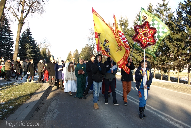 Największe jasełka uliczne: Orszak Trzech Króli w Chorzelowie