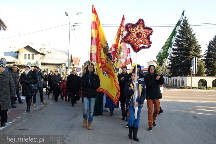 Największe jasełka uliczne: Orszak Trzech Króli w Chorzelowie