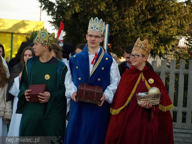 Największe jasełka uliczne: Orszak Trzech Króli w Chorzelowie