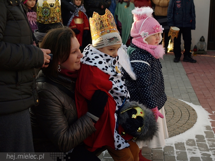Największe jasełka uliczne: Orszak Trzech Króli w Chorzelowie