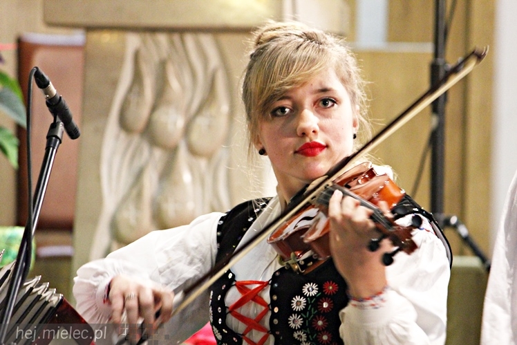 MIELECKIE KOLĘDOWANIE 2015 - w Kościele MBNP w Mielcu